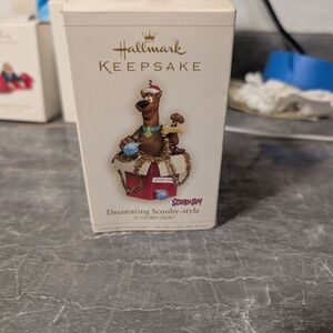Hallmark Keepsake Ornament 2006 Decorating Scooby Style - Scooby-Doo
